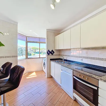 Modern & Comfy - 4min Walk, Balcony, 3 Bedroom, Sleeps 8 * Gafanha da Nazare