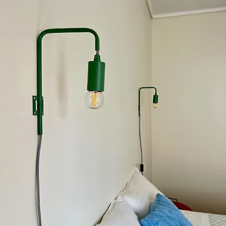 Modern & Comfy - 4min Walk, Balcony, 3 Bedroom