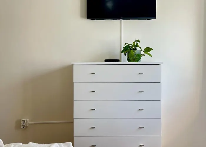 Modern & Comfy - 4min Walk, Balcony, 3 Bedroom 噶凡哈达纳扎雷