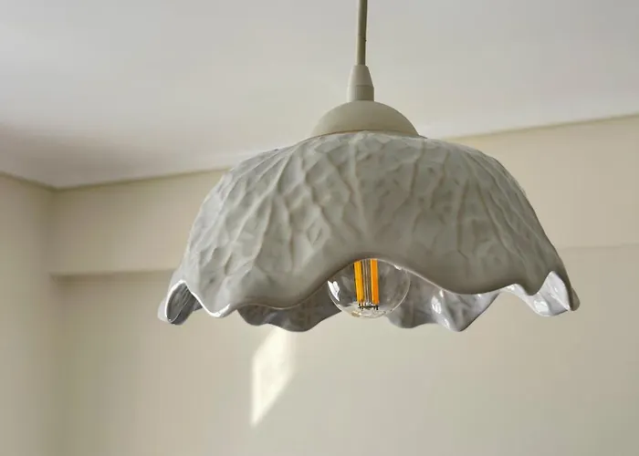 Modern & Comfy - 4min Walk, Balcony, 3 Bedroom 公寓 噶凡哈达纳扎雷