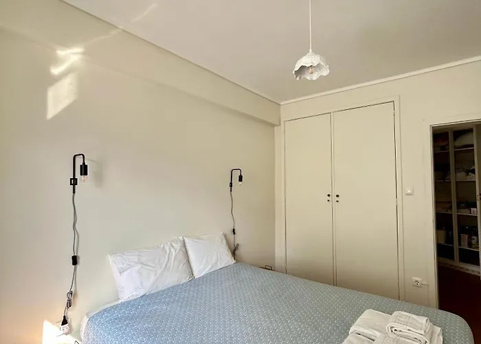 Modern & Comfy - 4min Walk, Balcony, 3 Bedroom 公寓 *