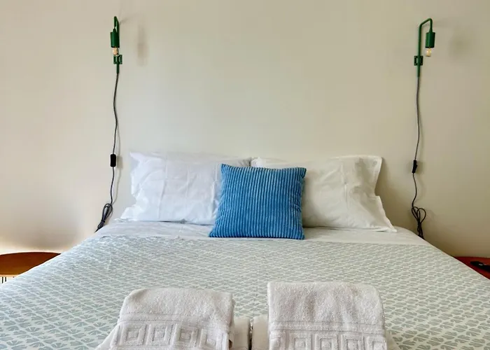 公寓 Modern & Comfy - 4min Walk, Balcony, 3 Bedroom *