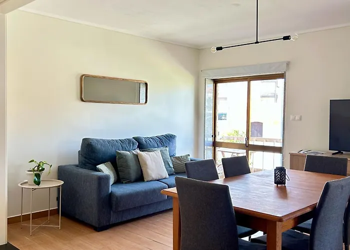 公寓 Modern & Comfy - 4min Walk, Balcony, 3 Bedroom *